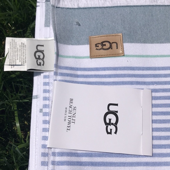 🔥LAST CHANCE🔥UGG Sunlit Beach Towel🏝 - Picture 3 of 3